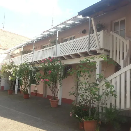 Gastehaus Schickert Han/Misafirhane *